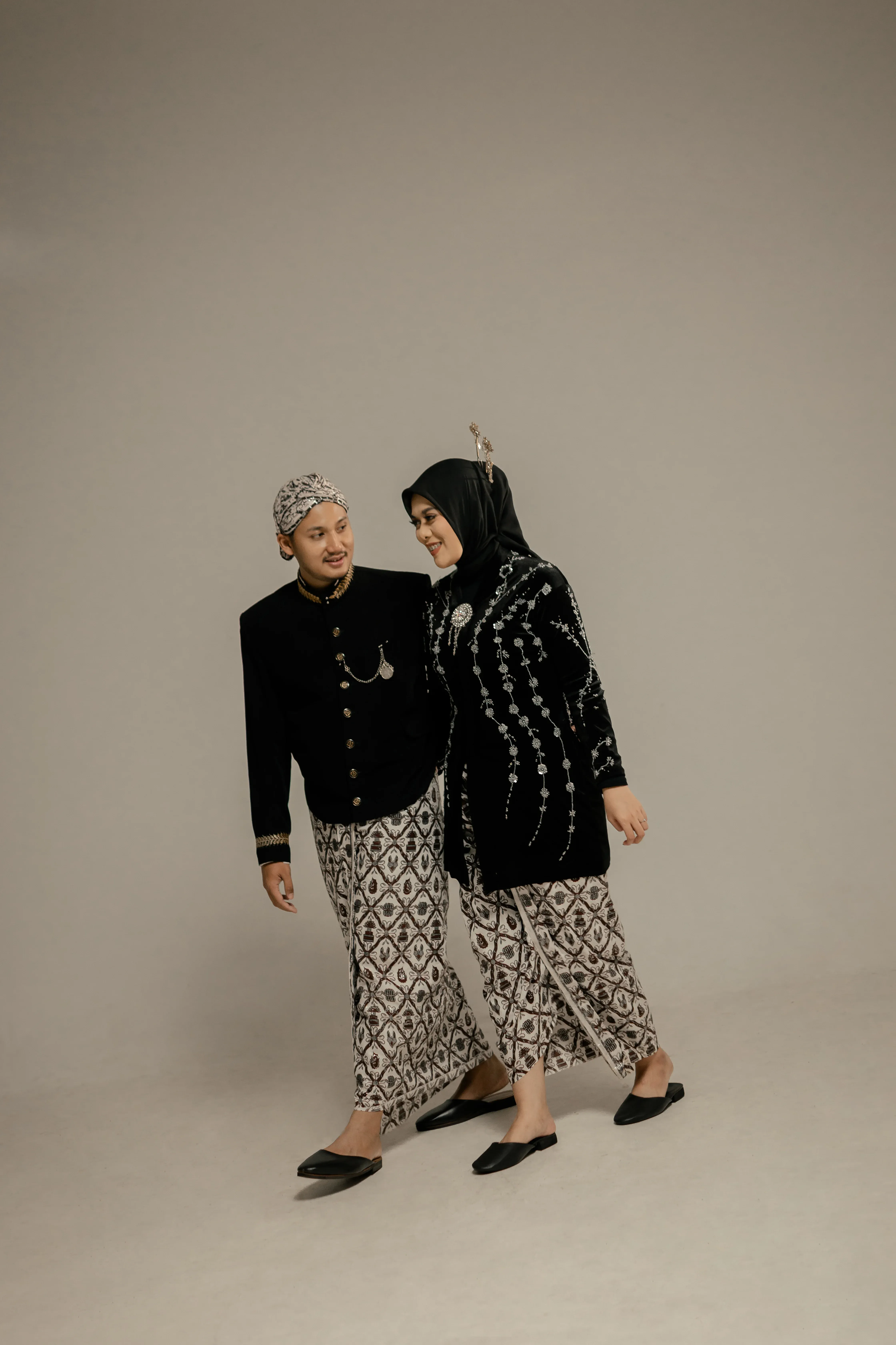 Bludru Kebaya - Payet silver - 4