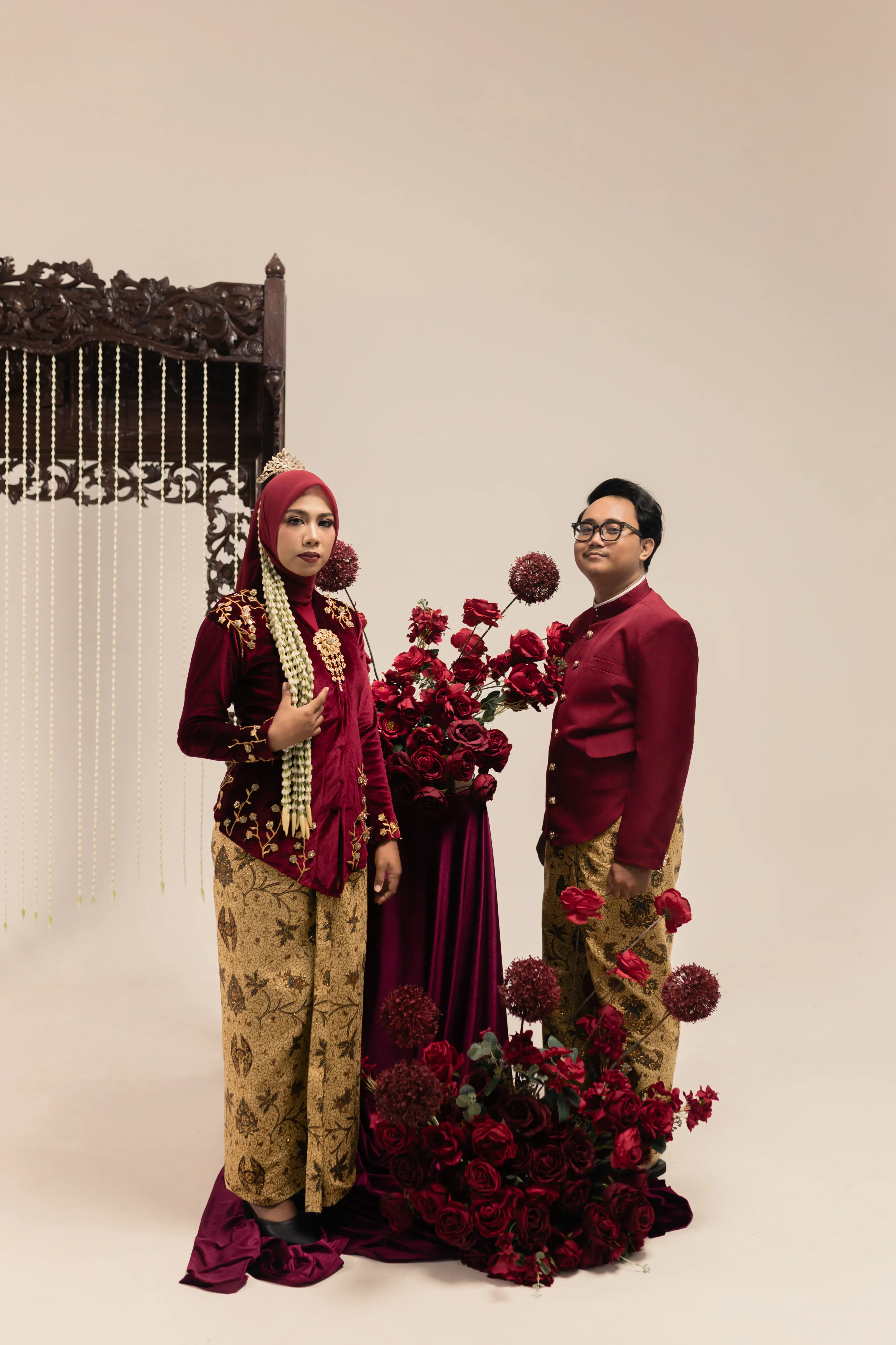 Bludru Kebaya - Merah Gold