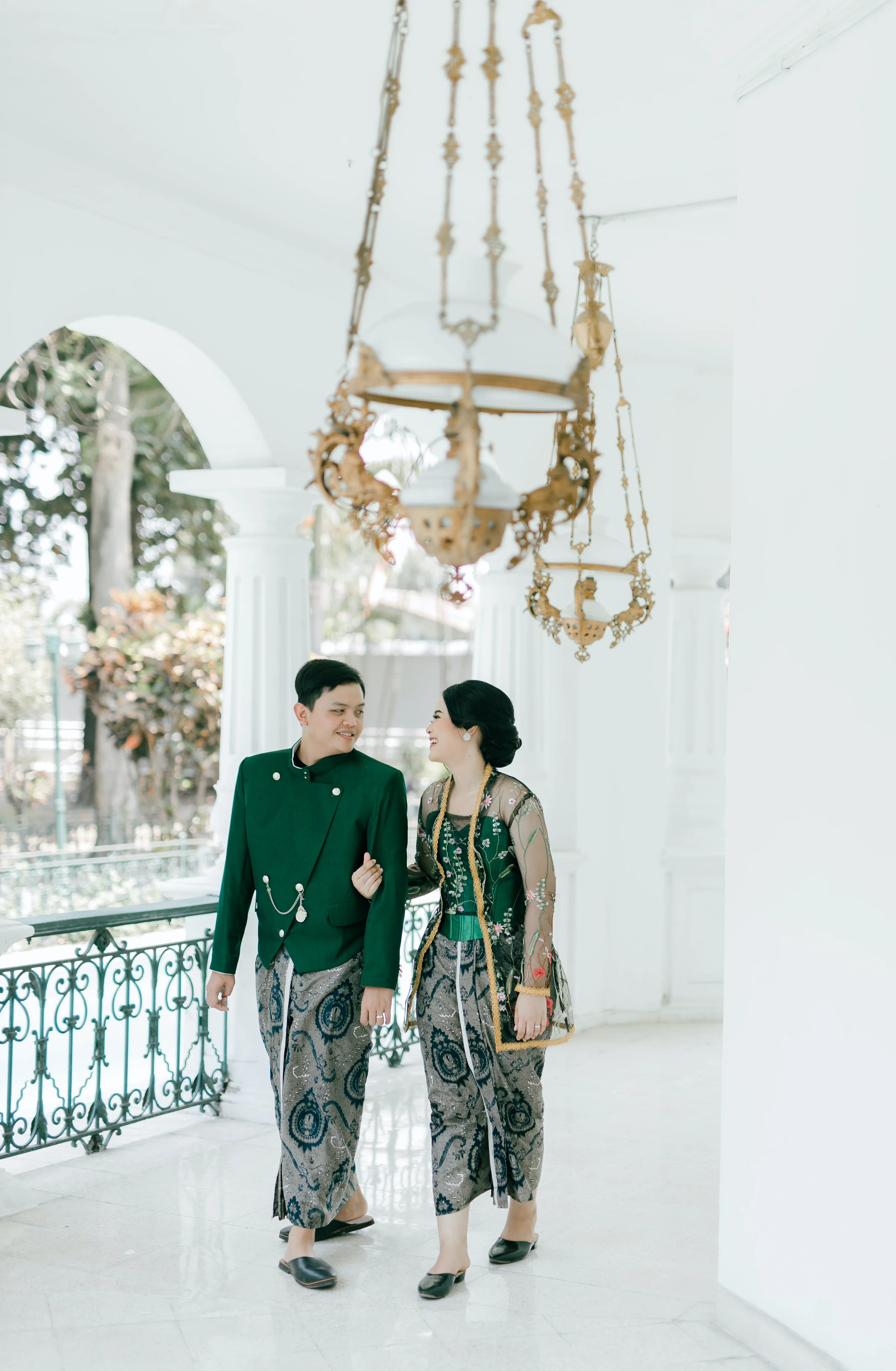 Kebaya Bunga Hitam Hijau