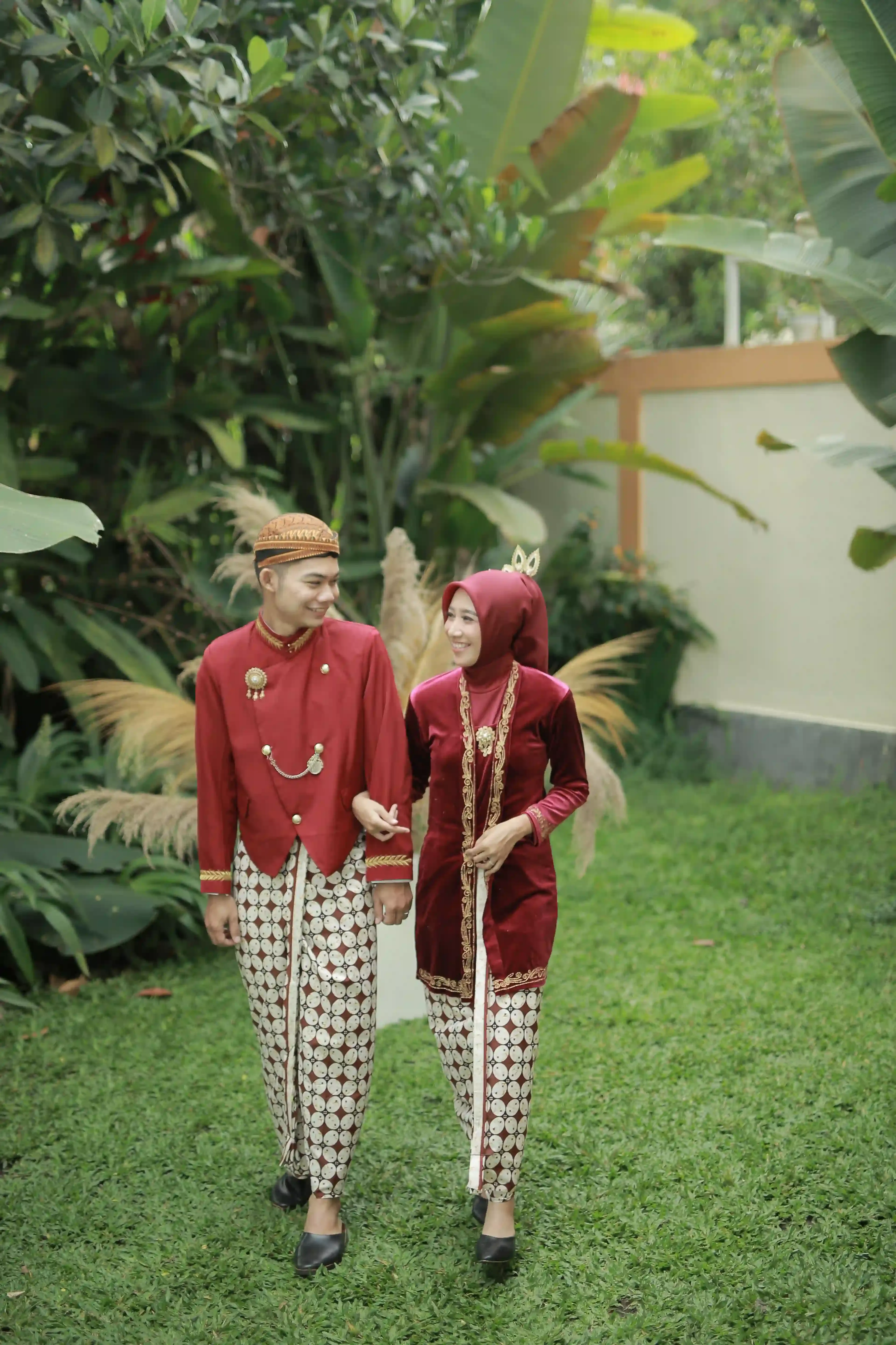 Bludru Merah Kutubaru Bordir Panjang - 10