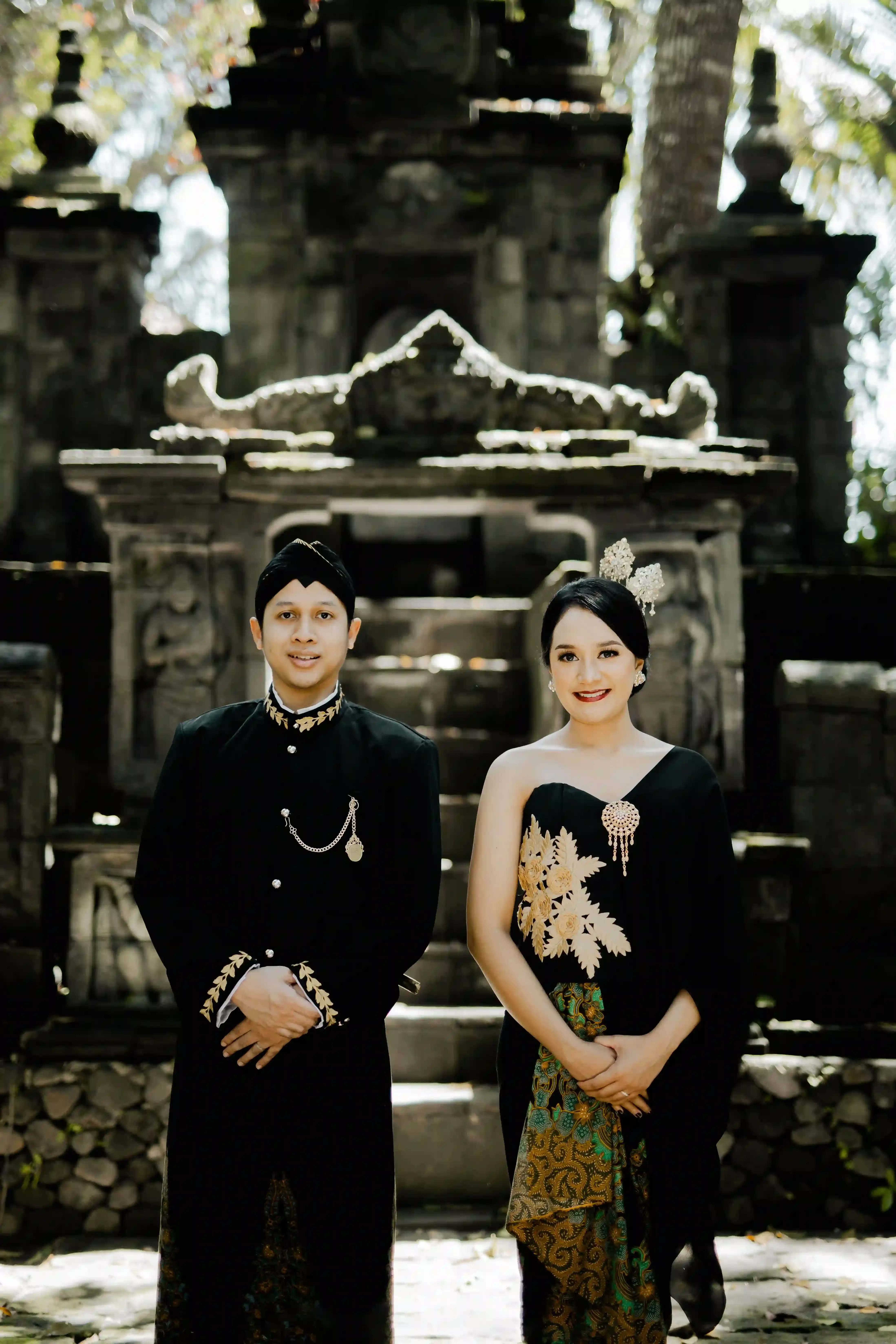 Ratri - hitam bunga emas - 4