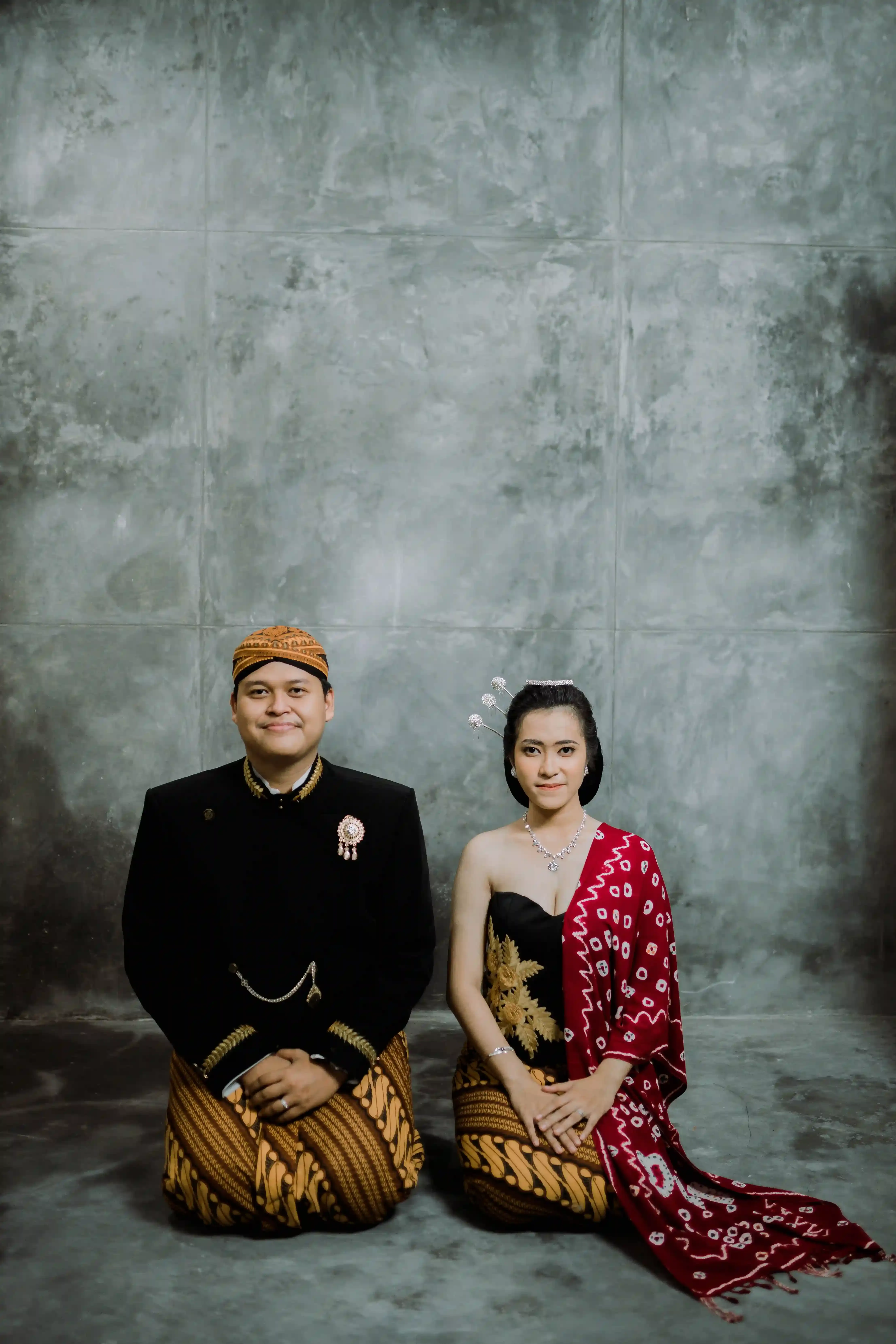 Ratri - hitam bunga emas - 7