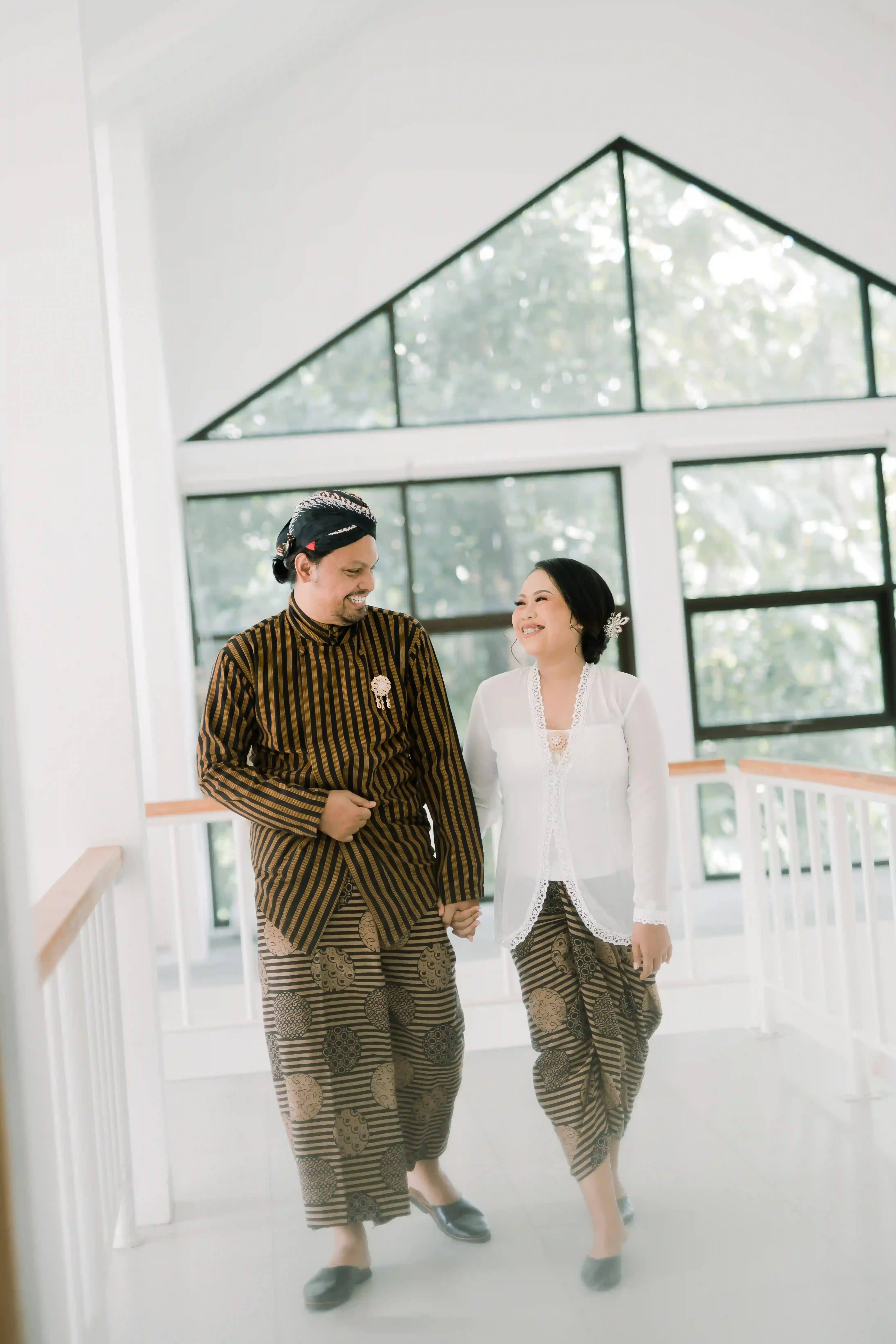 Lurik Coklat Kebaya