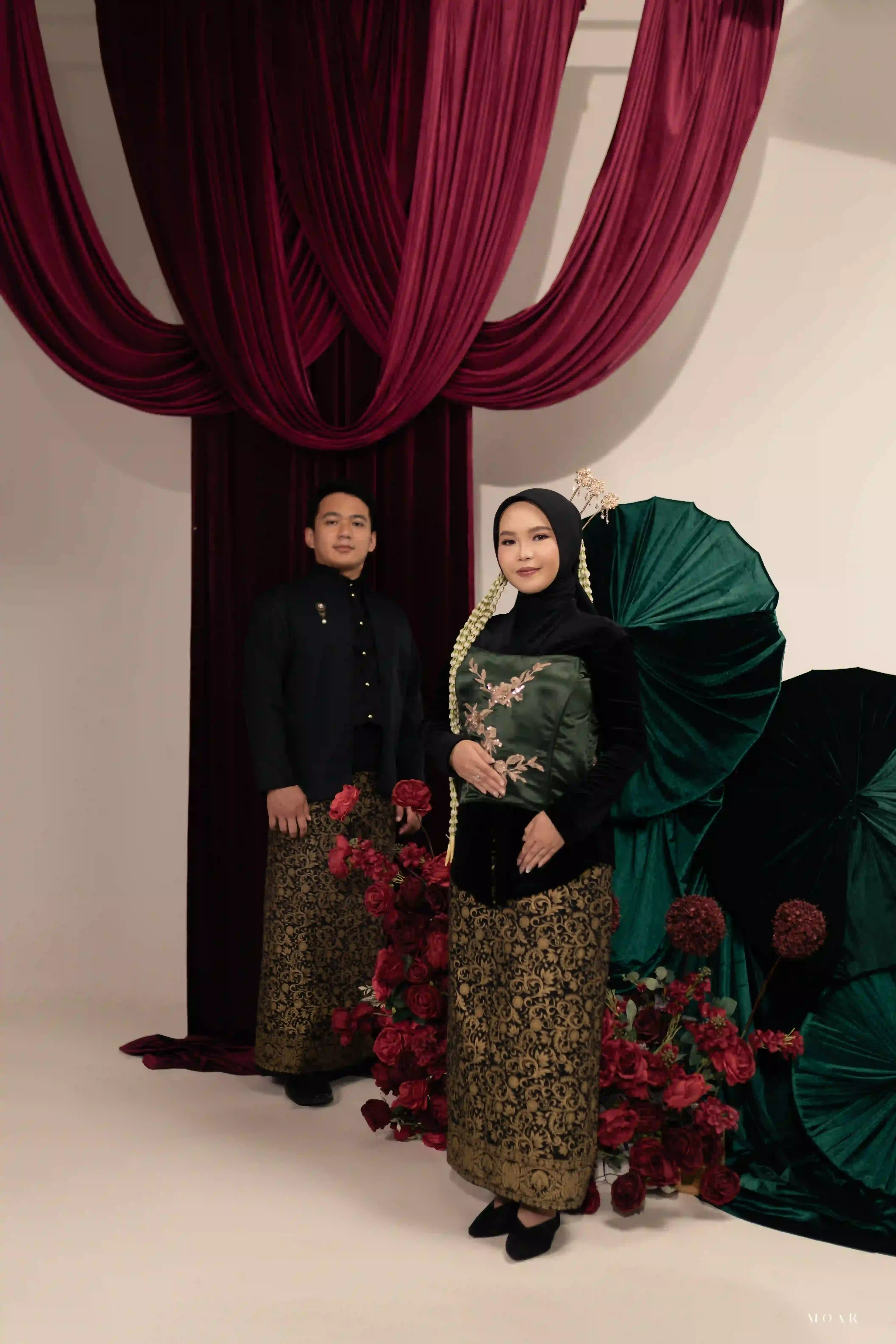 Jarik Kontermporer | Hitam - Sulur Gold Bali [2 Jarik] - 1