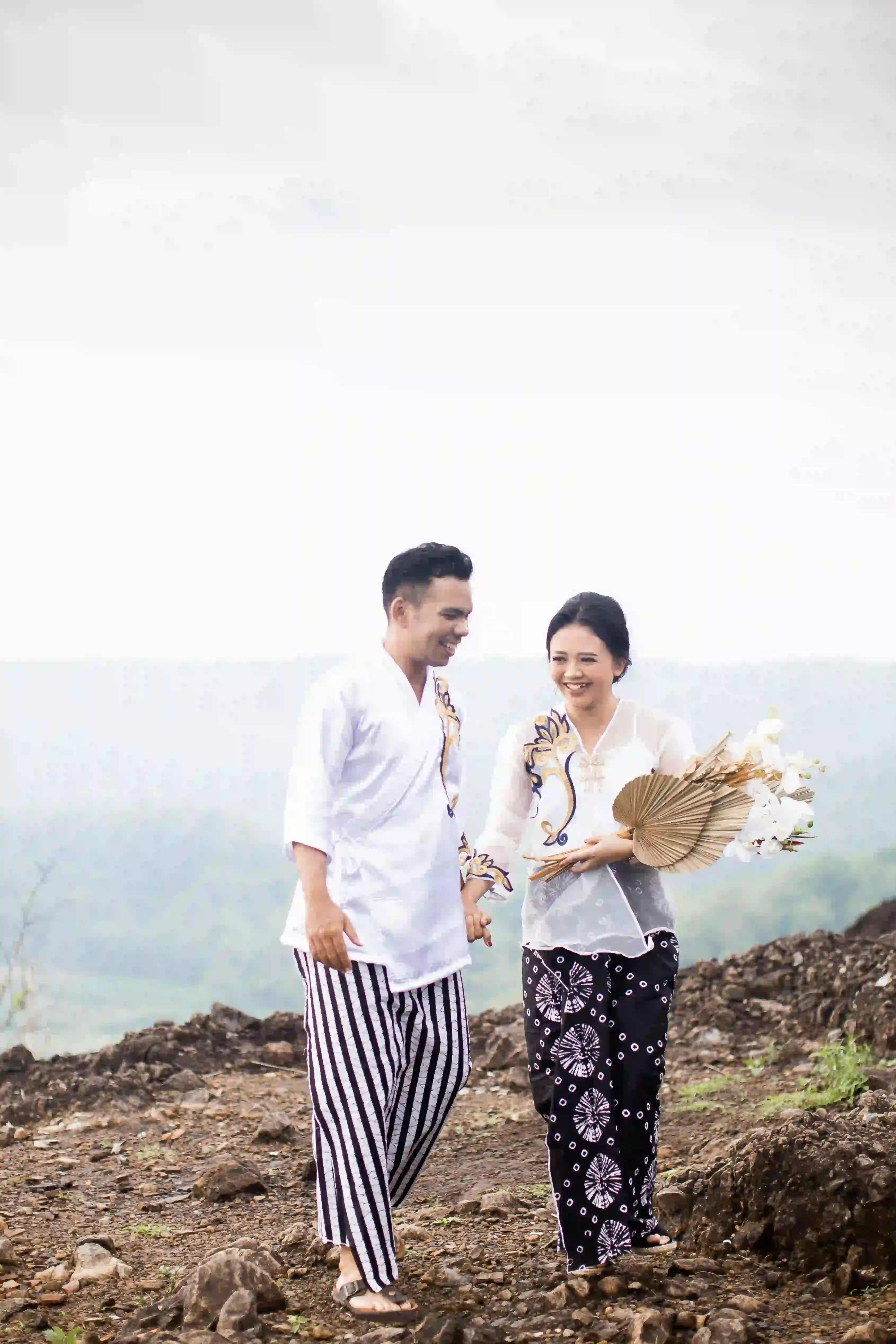 Outer Adat | Putih Chinese Contemporer | M - 3