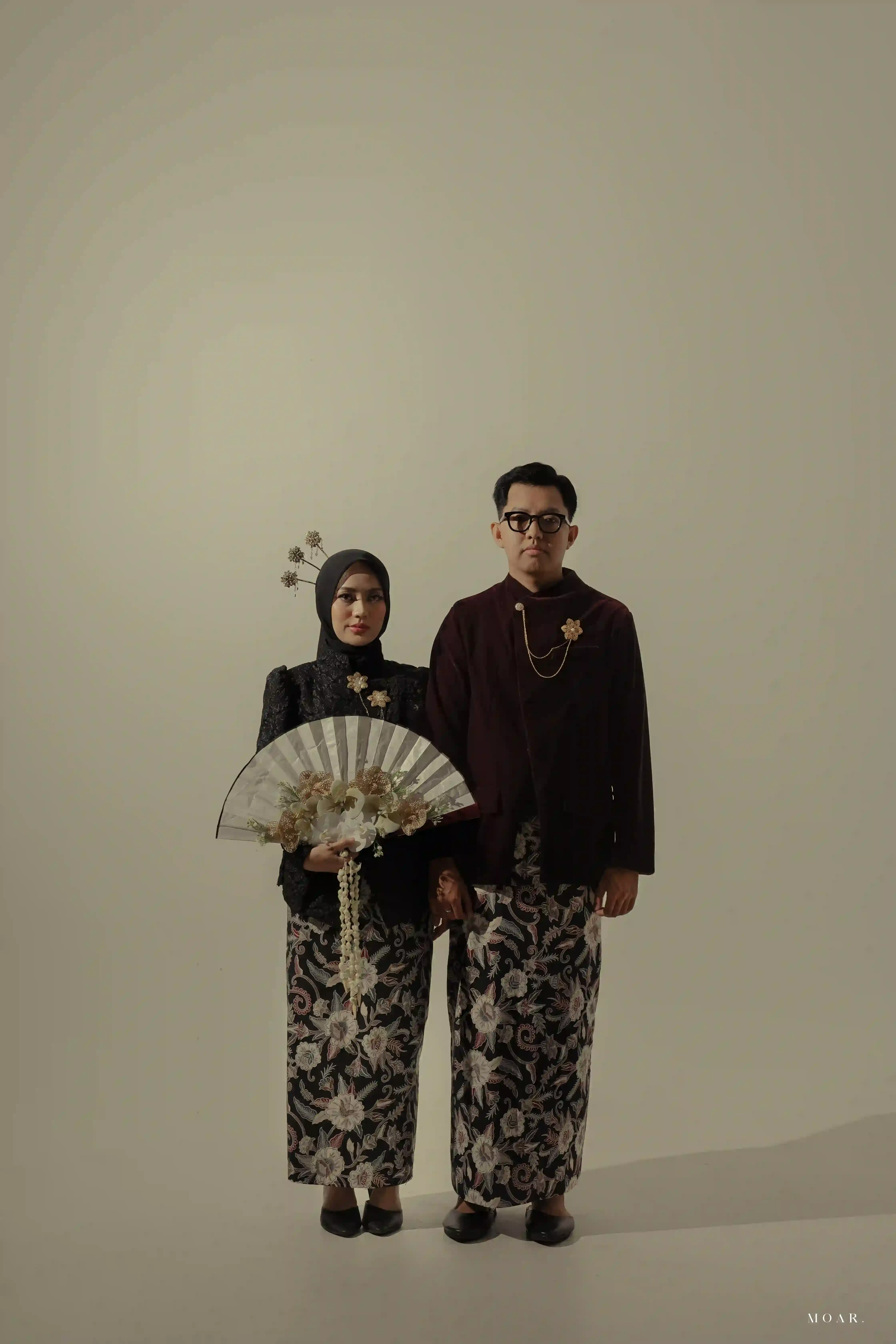 Kipas Putih Bunga Putih & Gold - 7