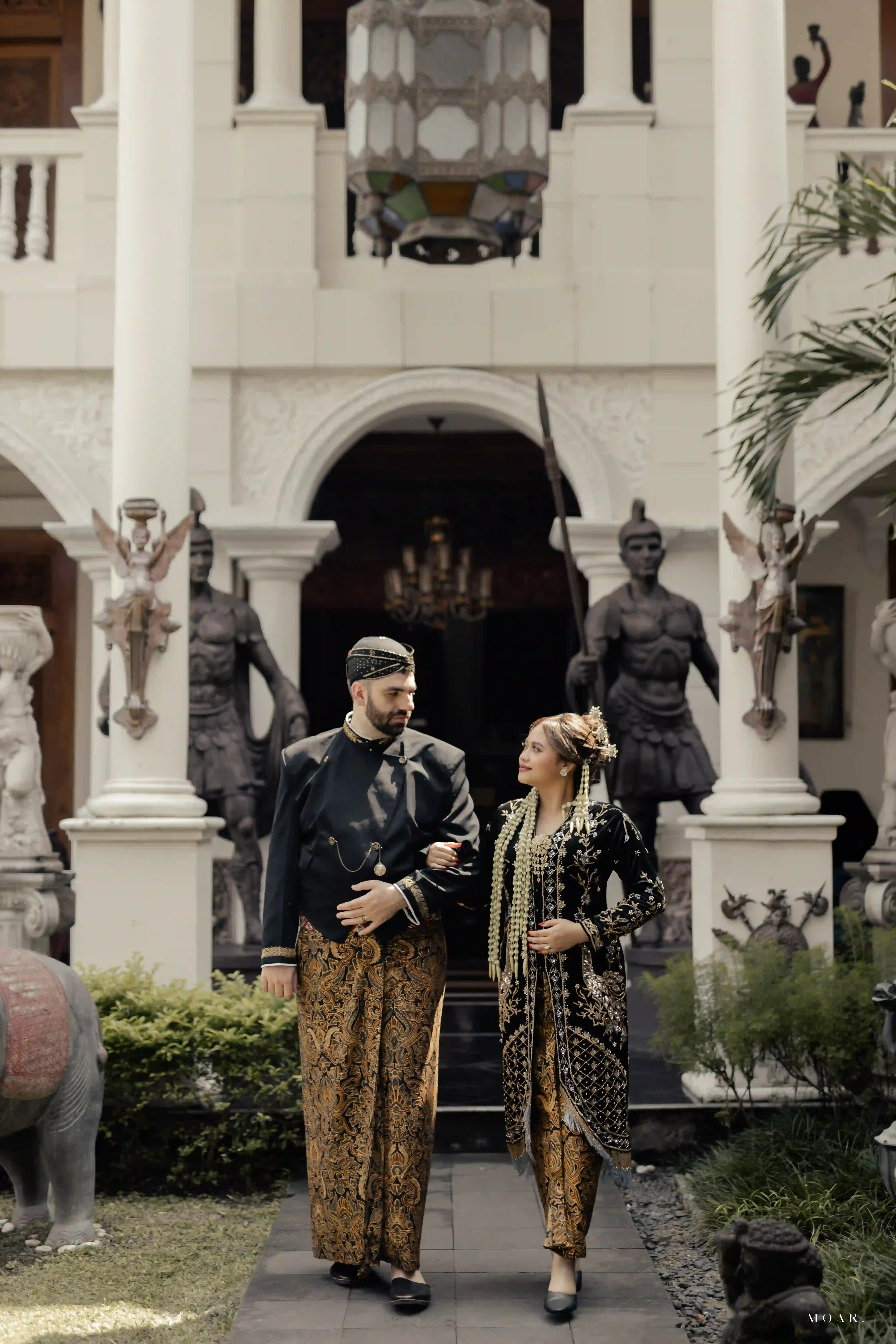 Kebaya Premium [Wedding] | Kebaya Hitam Bludru Panjang Payet Biru | S - L  - 2