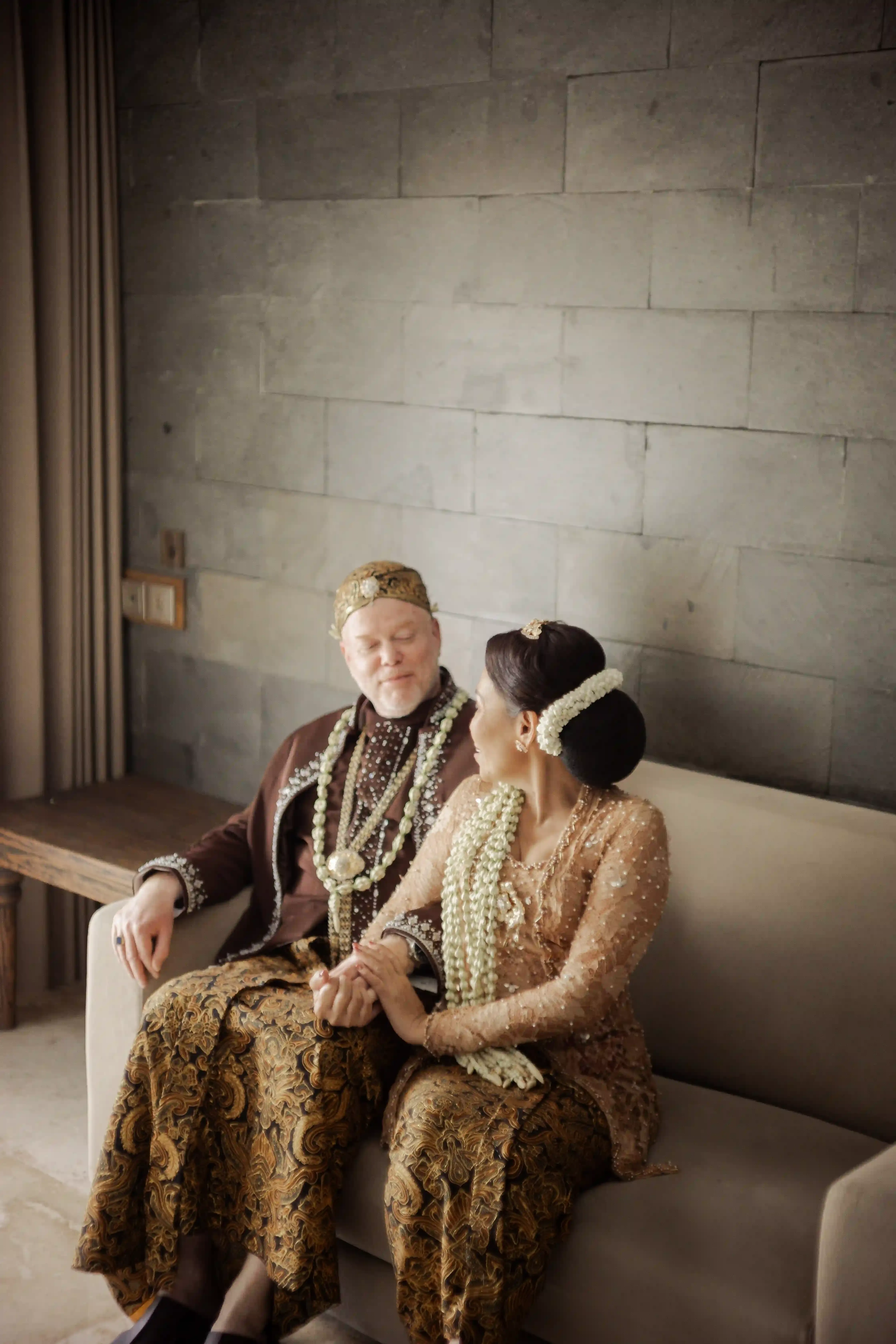 Kebaya Signature | Kebaya Coklat Muda Payet simple | S - M - 2