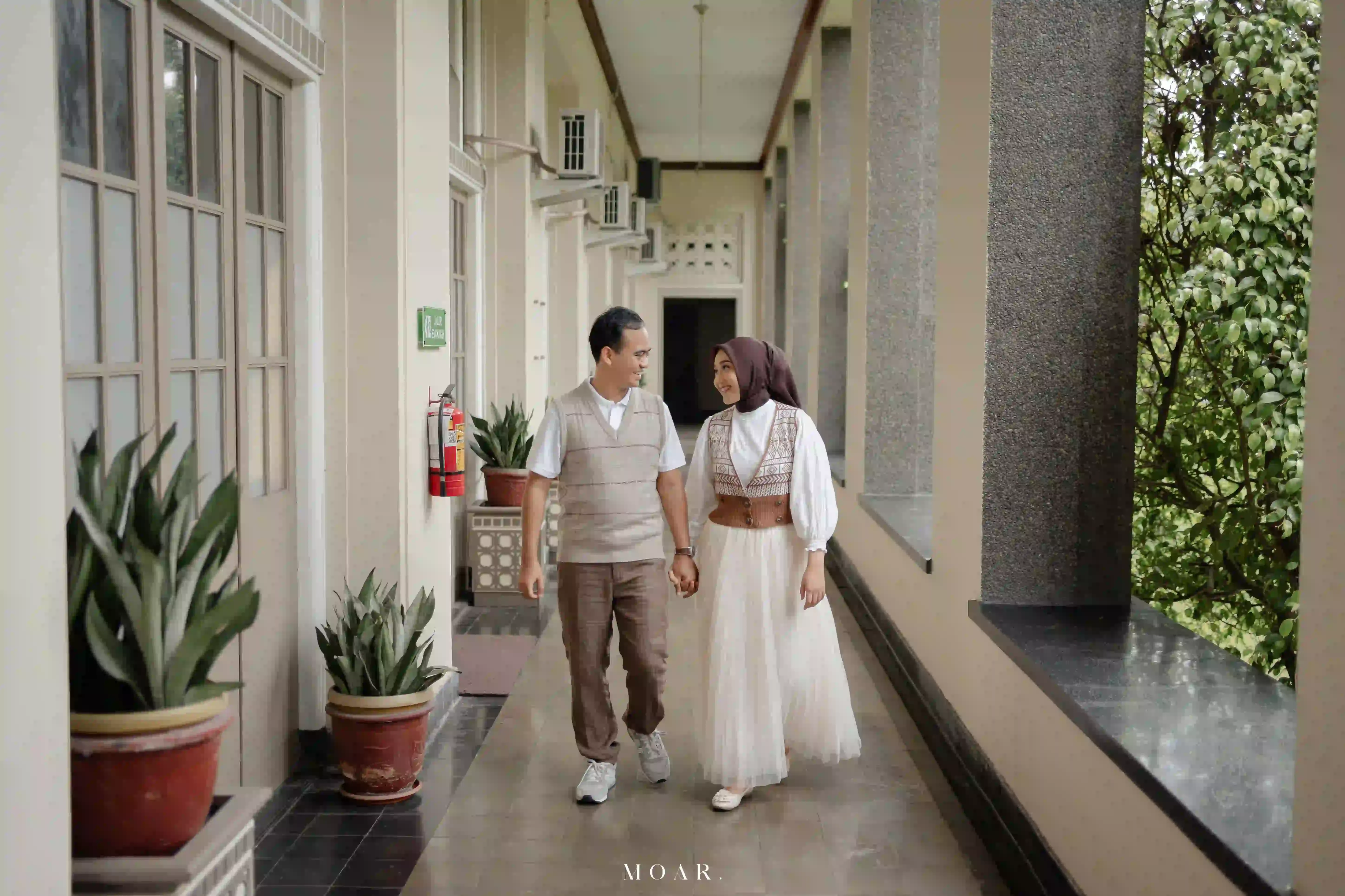 Celana Classic - Straight Leg Pants - coklat tua - 16